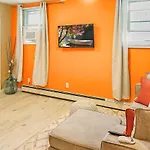 The Cozy Corner Suite* *Fast Wifi* *278 Mbps* *30 Min To Nyc